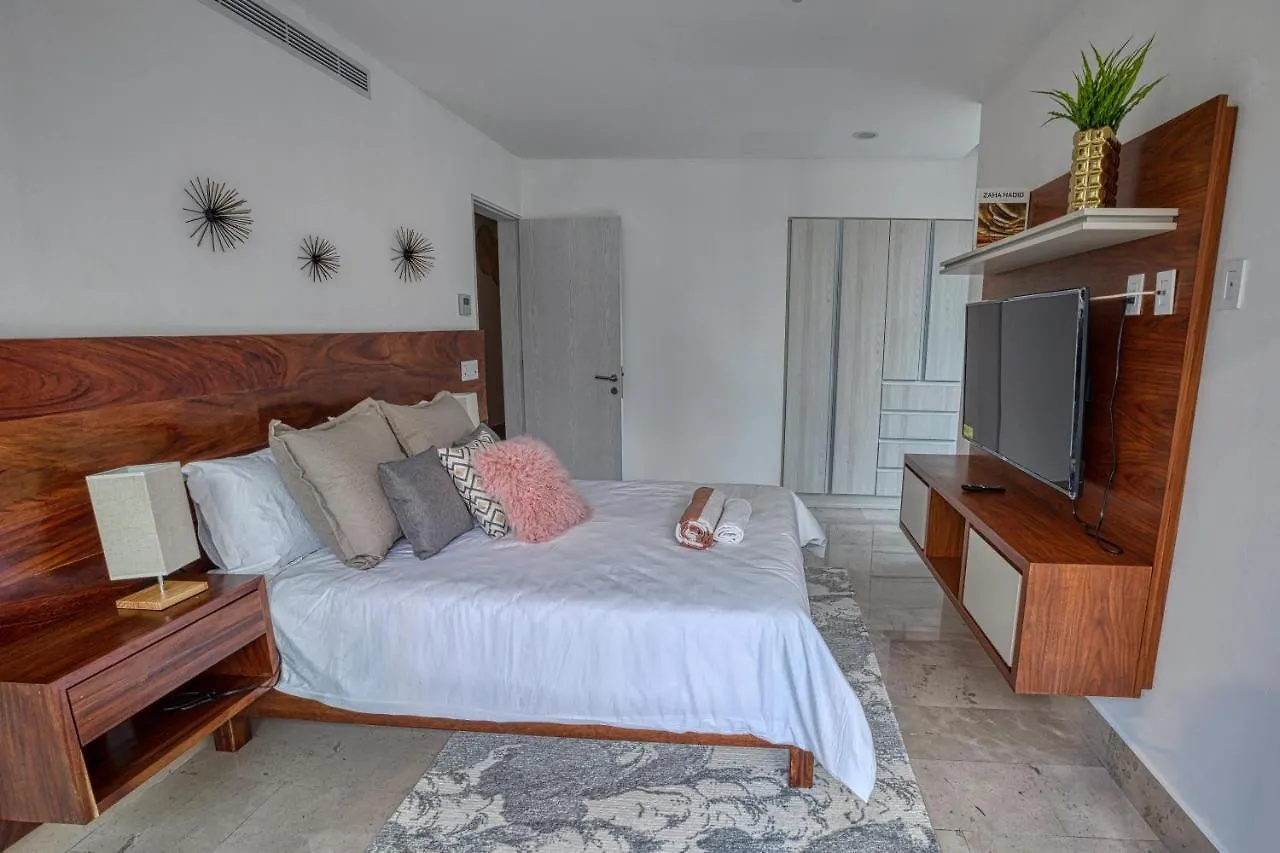 Astonishing Condo With Balcony In A Private Complex With Pool And Gym 신데 델 카르멘