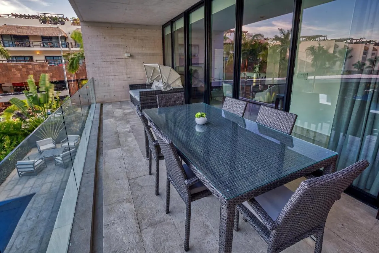 Astonishing Condo With Balcony In A Private Complex With Pool And Gym 신데 델 카르멘
