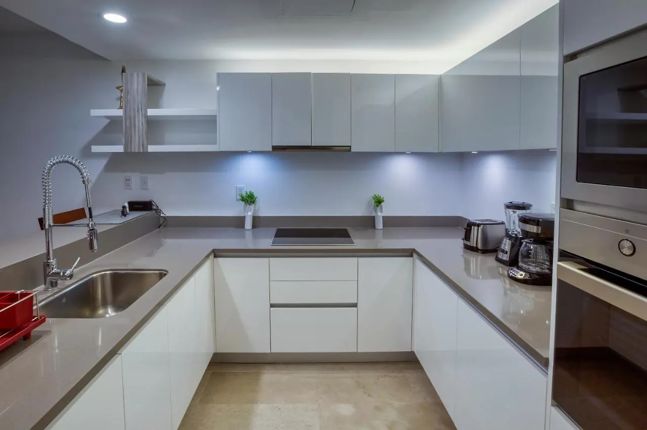 Astonishing Condo With Balcony In A Private Complex With Pool And Gym Playa del Carmen
