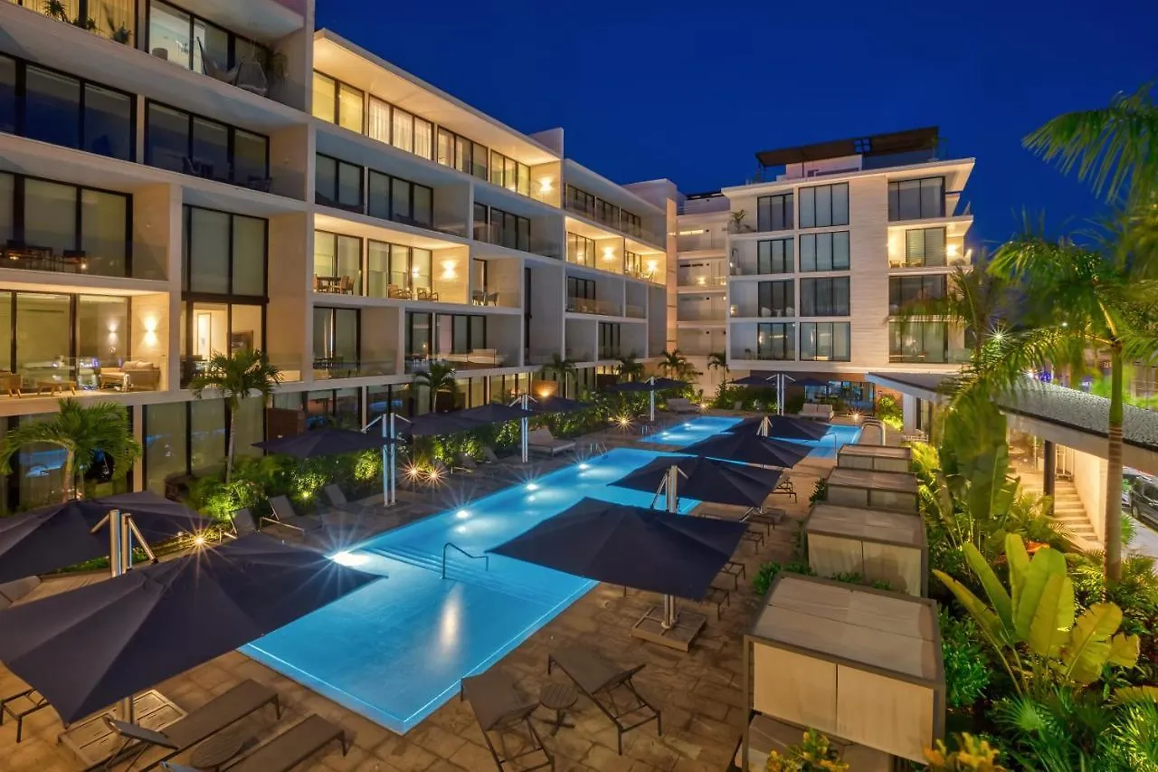 Astonishing Condo With Balcony In A Private Complex With Pool And Gym Playa del Carmen